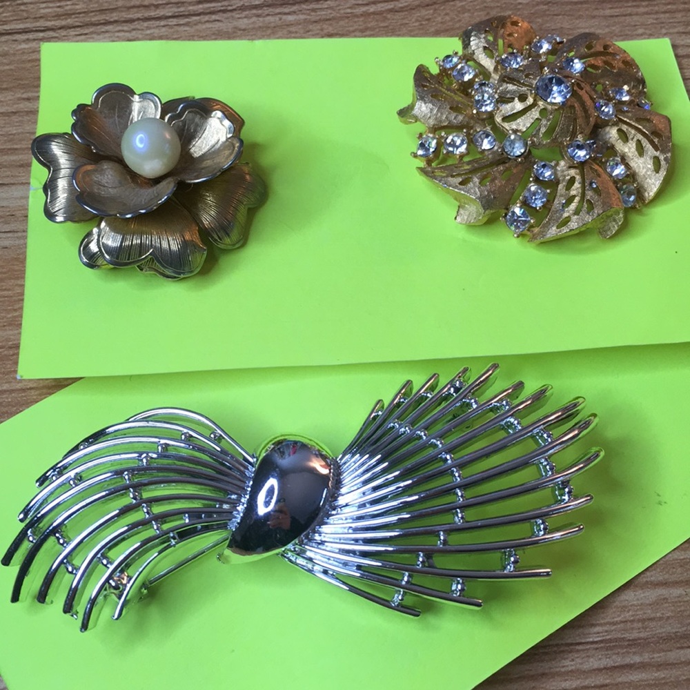 Vintage brooch bundle